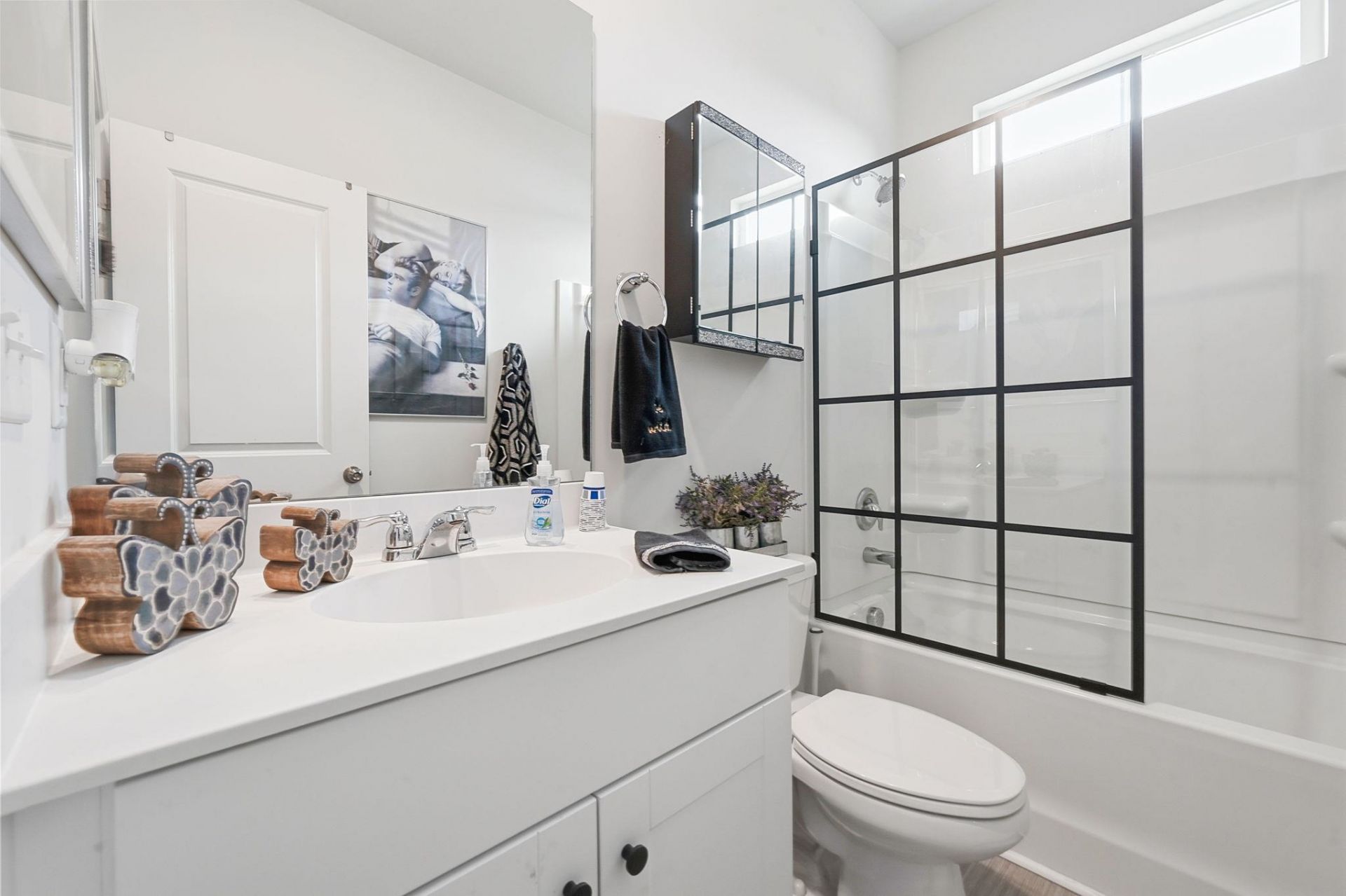 472 Craigflower Ct. Photo 10