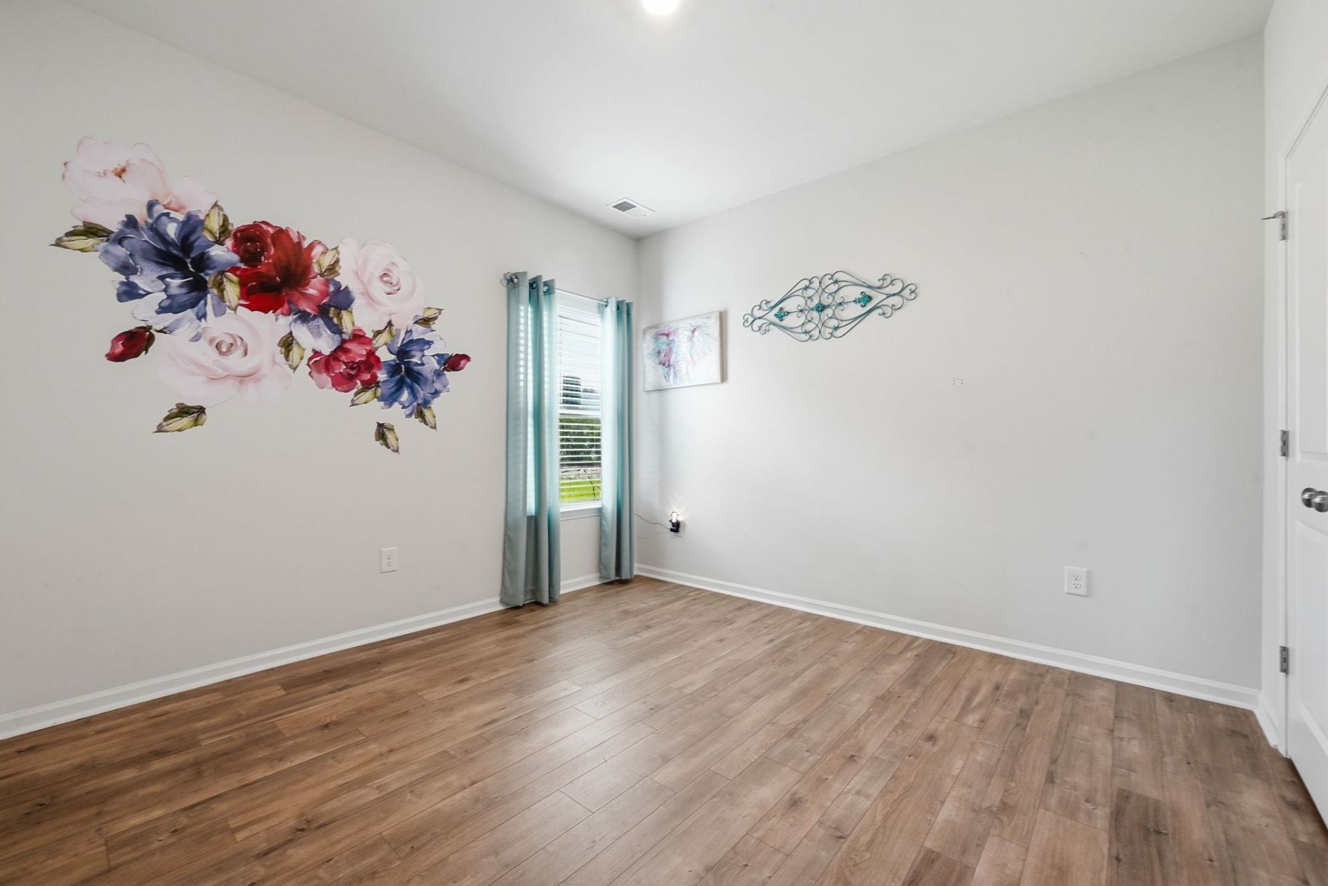 472 Craigflower Ct. Photo 12
