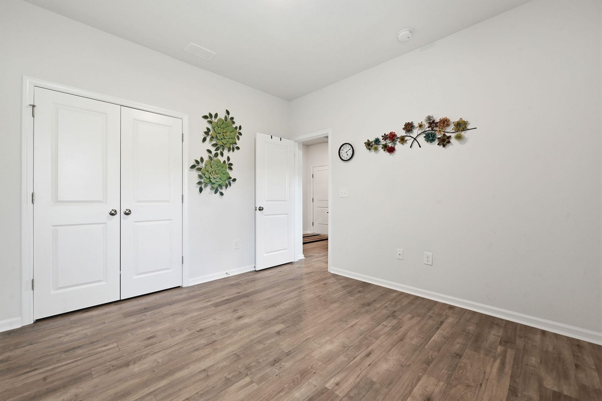472 Craigflower Ct. Photo 13