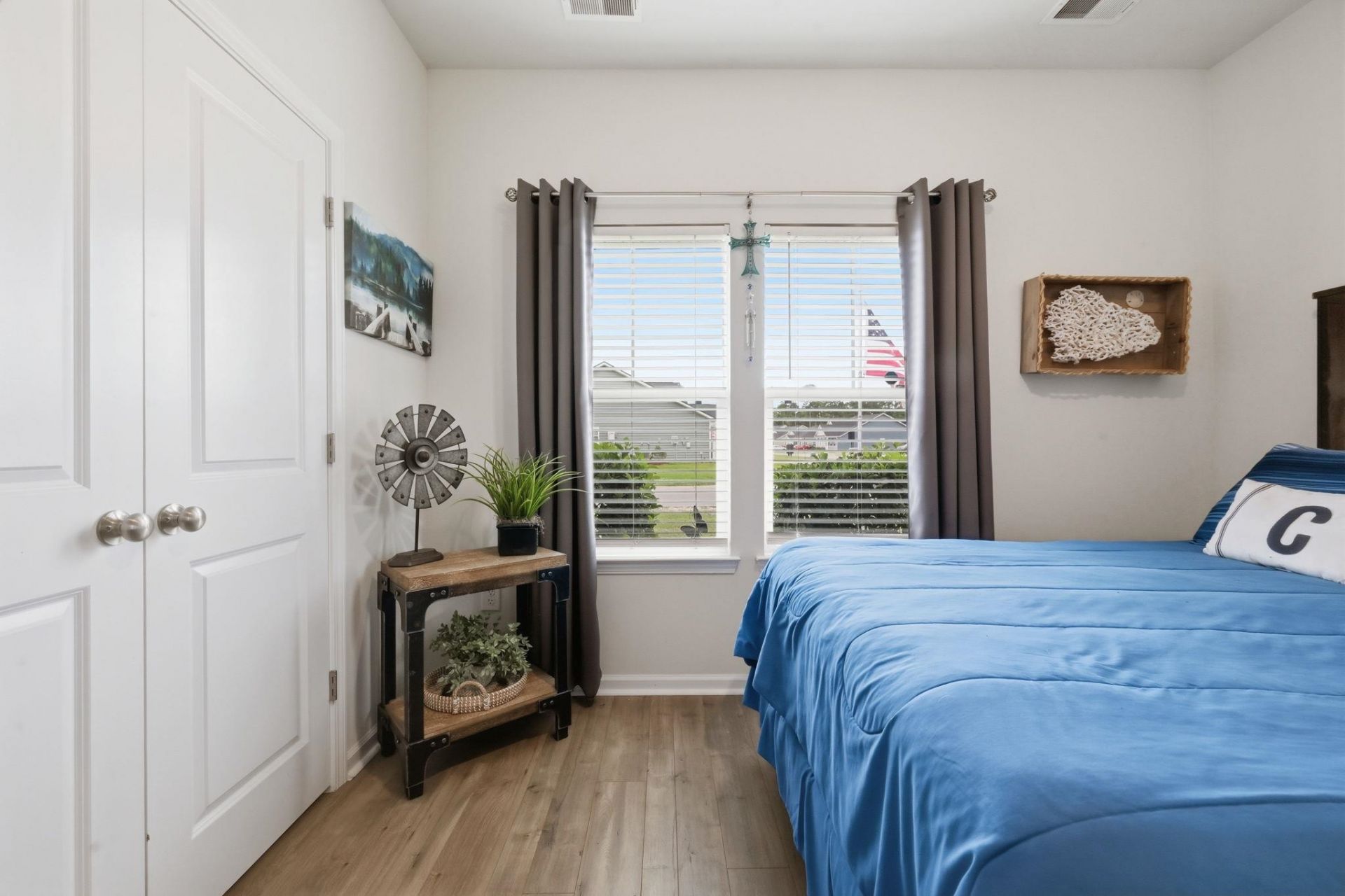 472 Craigflower Ct. Photo 9