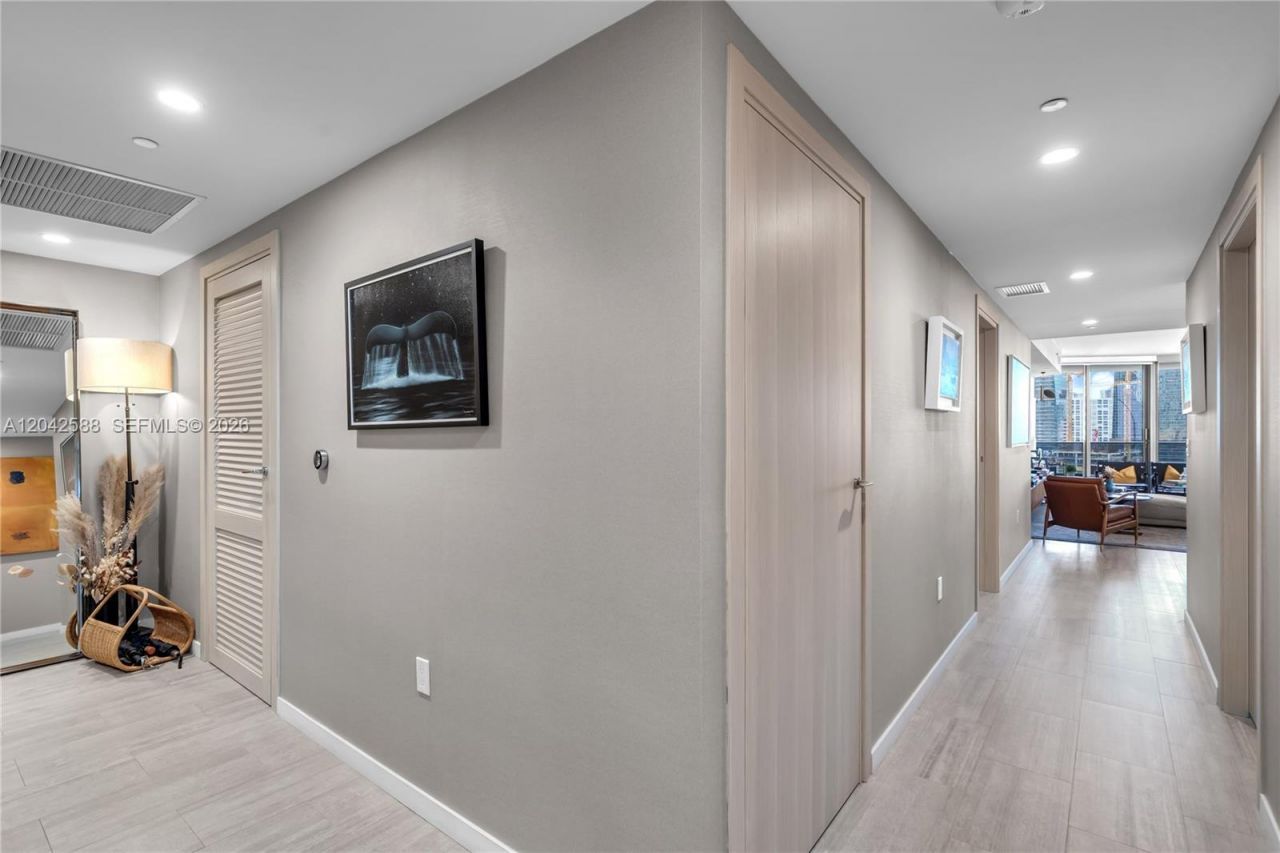 1000 Brickell Plz , Unit 2402, Miami, FL 33131 Photo