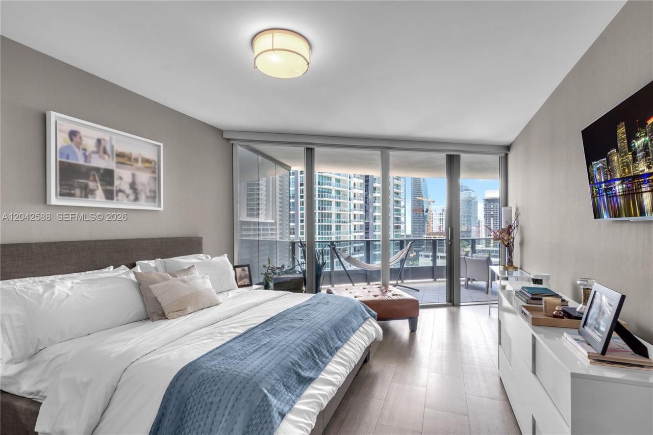 1000 Brickell Plz , Unit 2402, Miami, FL 33131 Photo