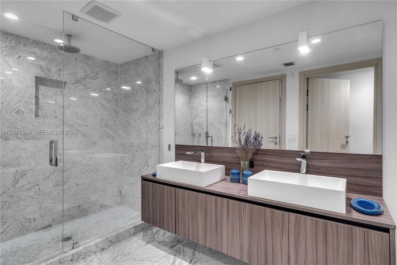 1000 Brickell Plz , Unit 2402, Miami, FL 33131 Photo