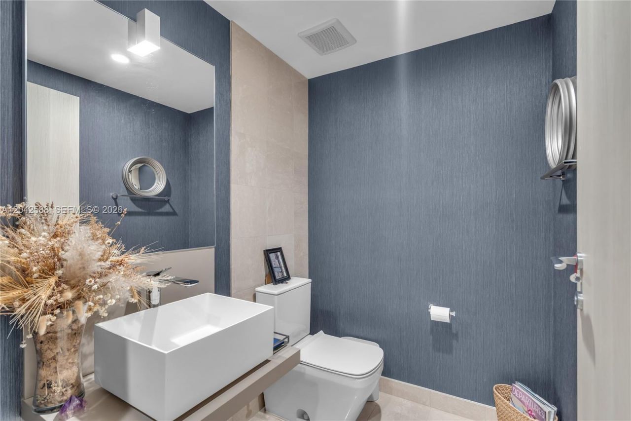 1000 Brickell Plz , Unit 2402, Miami, FL 33131 Photo
