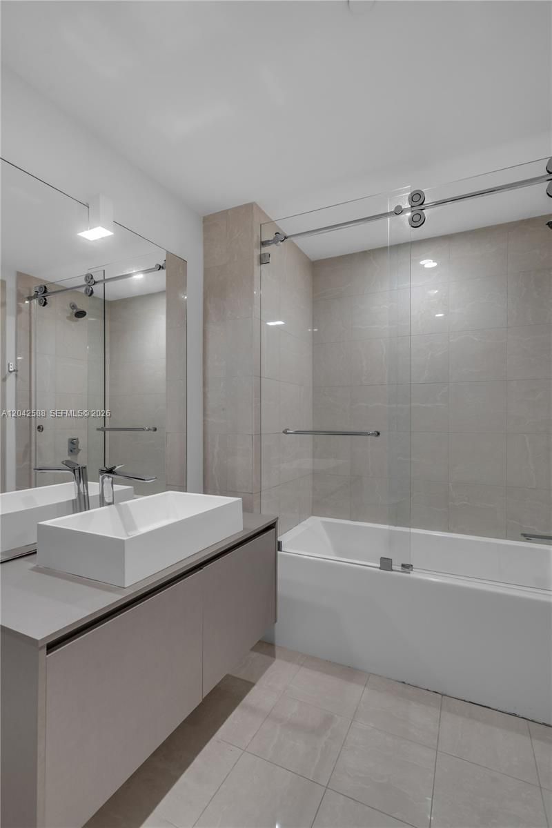 1000 Brickell Plz , Unit 2402, Miami, FL 33131 Photo