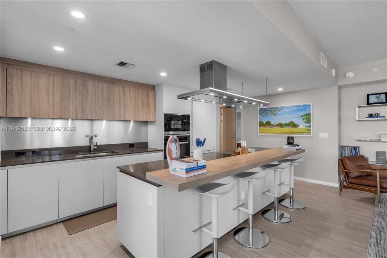1000 Brickell Plz , Unit 2402, Miami, FL 33131 Photo
