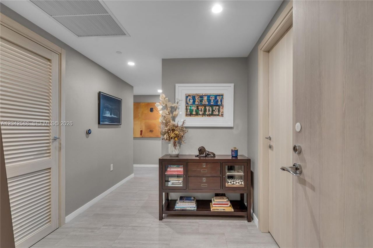 1000 Brickell Plz , Unit 2402, Miami, FL 33131 Photo