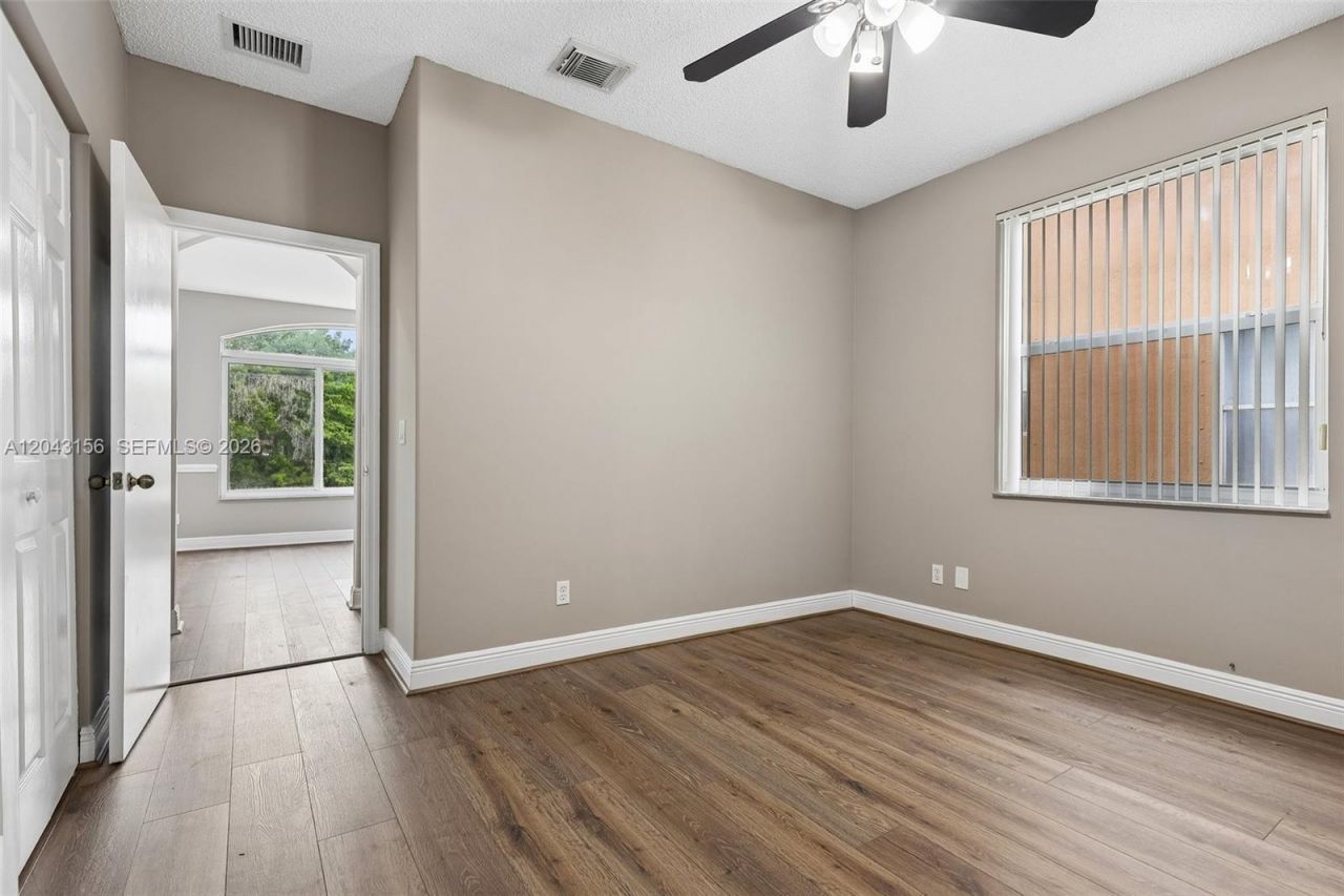 2162 NW 77th Ter , Pembroke Pines, FL 33024 Photo