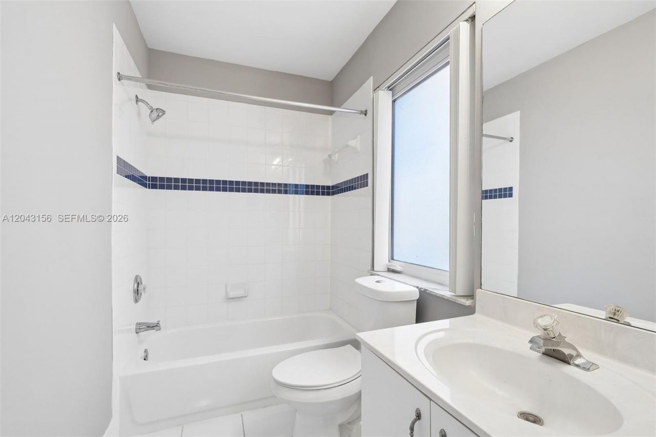 2162 NW 77th Ter , Pembroke Pines, FL 33024 Photo