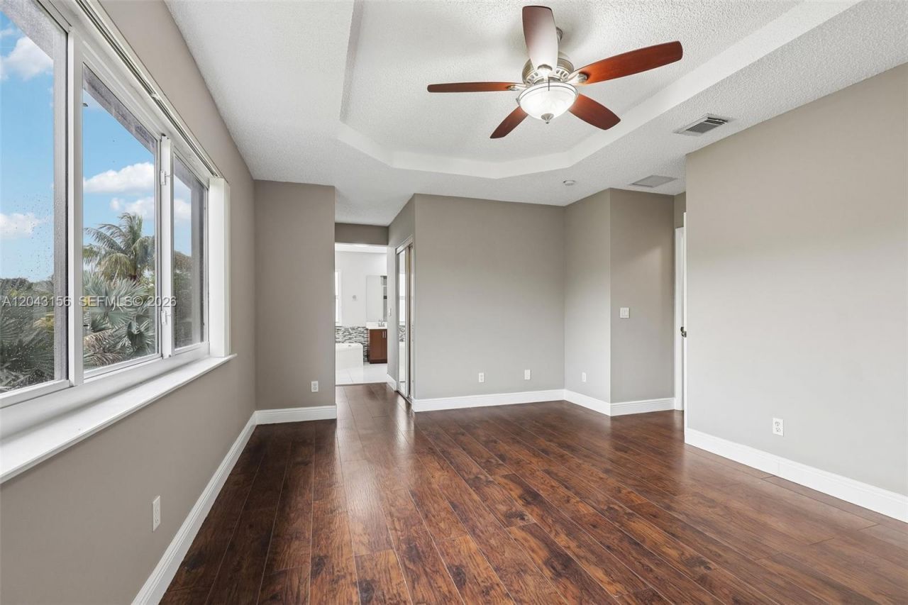 2162 NW 77th Ter , Pembroke Pines, FL 33024 Photo