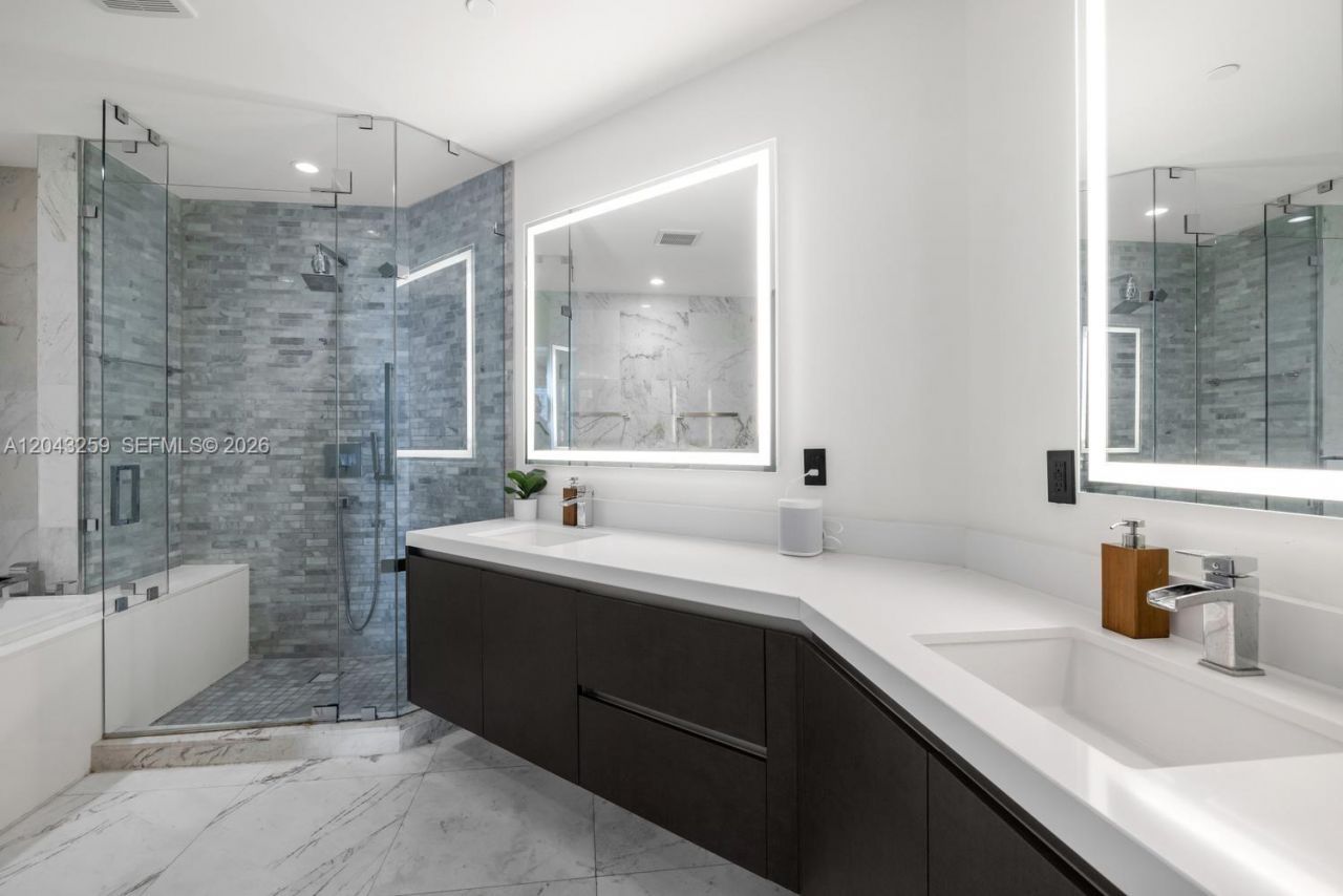 851 NE 1st Ave , Unit 3403, Miami, FL 33132 Photo
