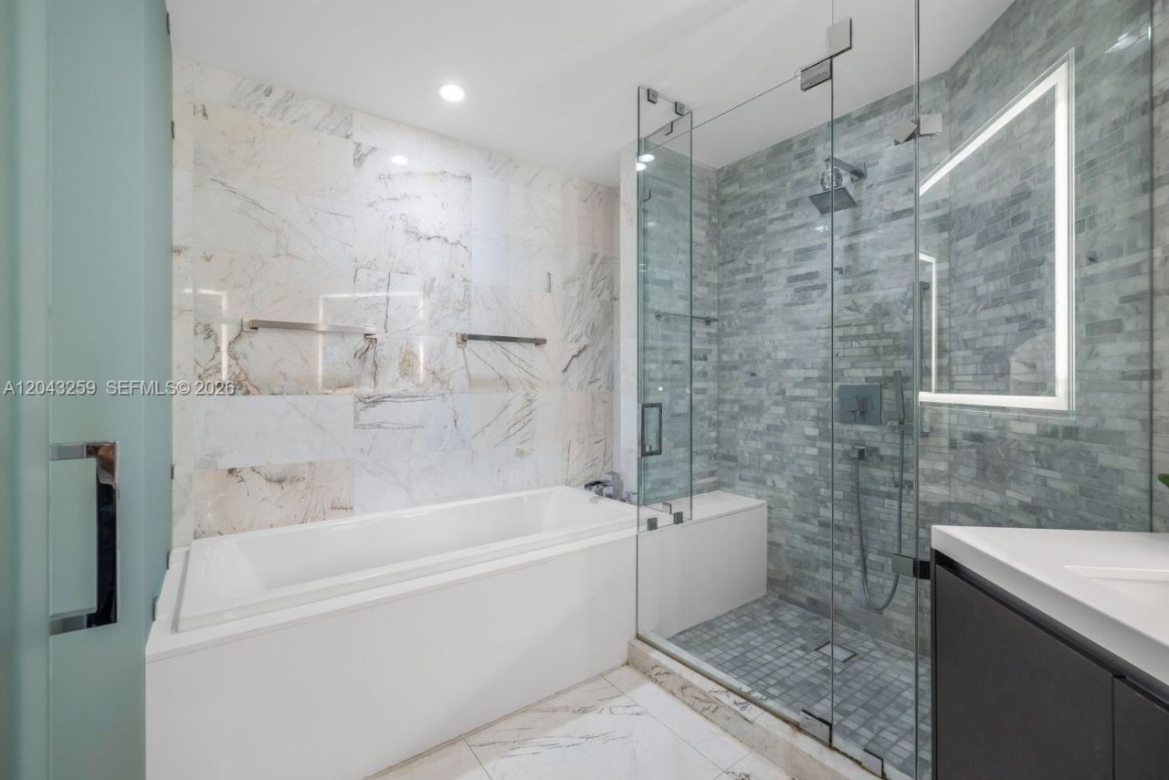 851 NE 1st Ave , Unit 3403, Miami, FL 33132 Photo