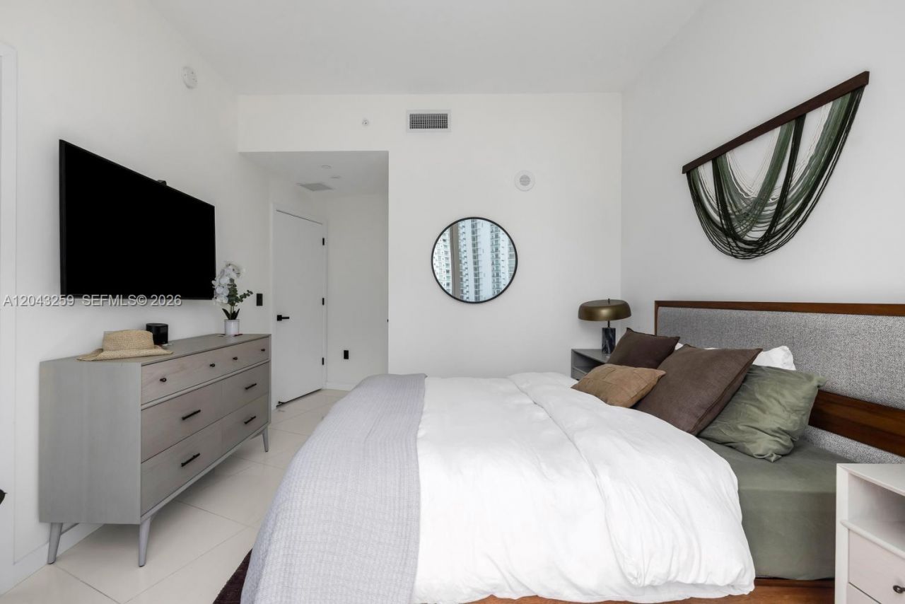 851 NE 1st Ave , Unit 3403, Miami, FL 33132 Photo
