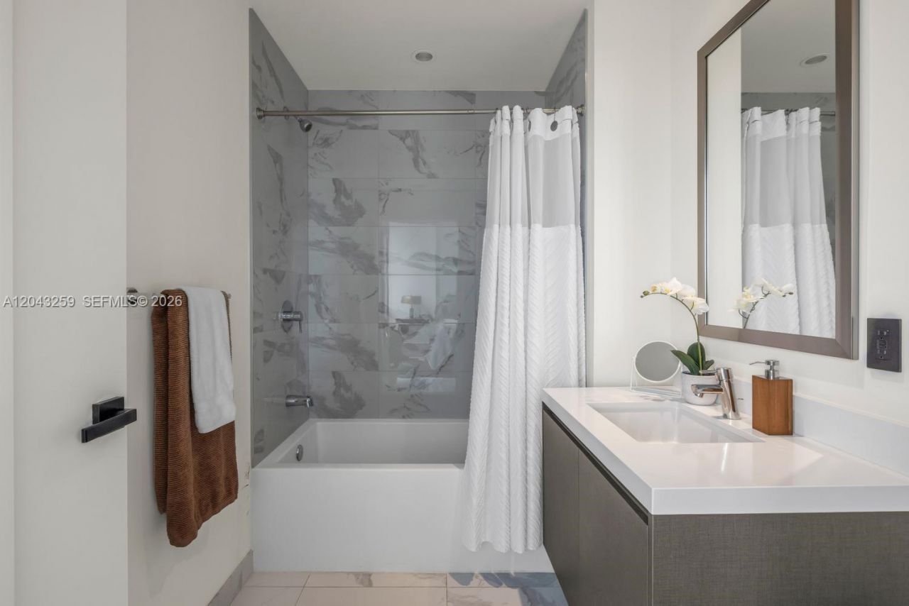 851 NE 1st Ave , Unit 3403, Miami, FL 33132 Photo