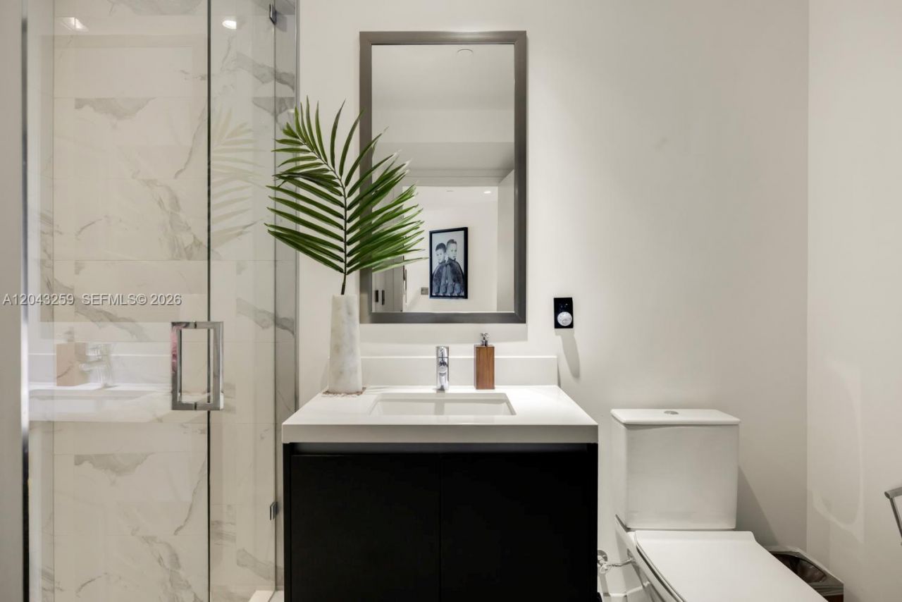 851 NE 1st Ave , Unit 3403, Miami, FL 33132 Photo