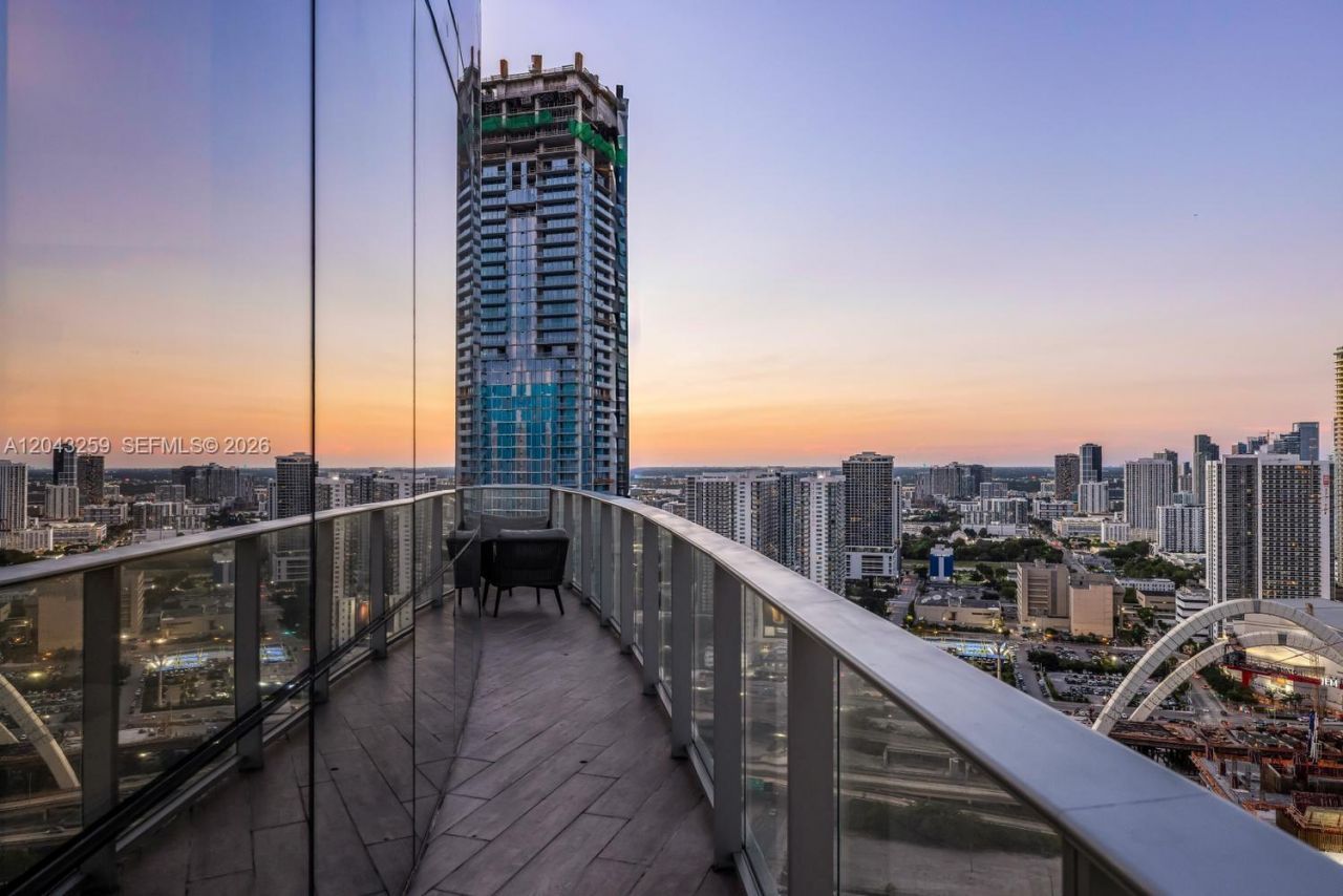 851 NE 1st Ave , Unit 3403, Miami, FL 33132 Photo