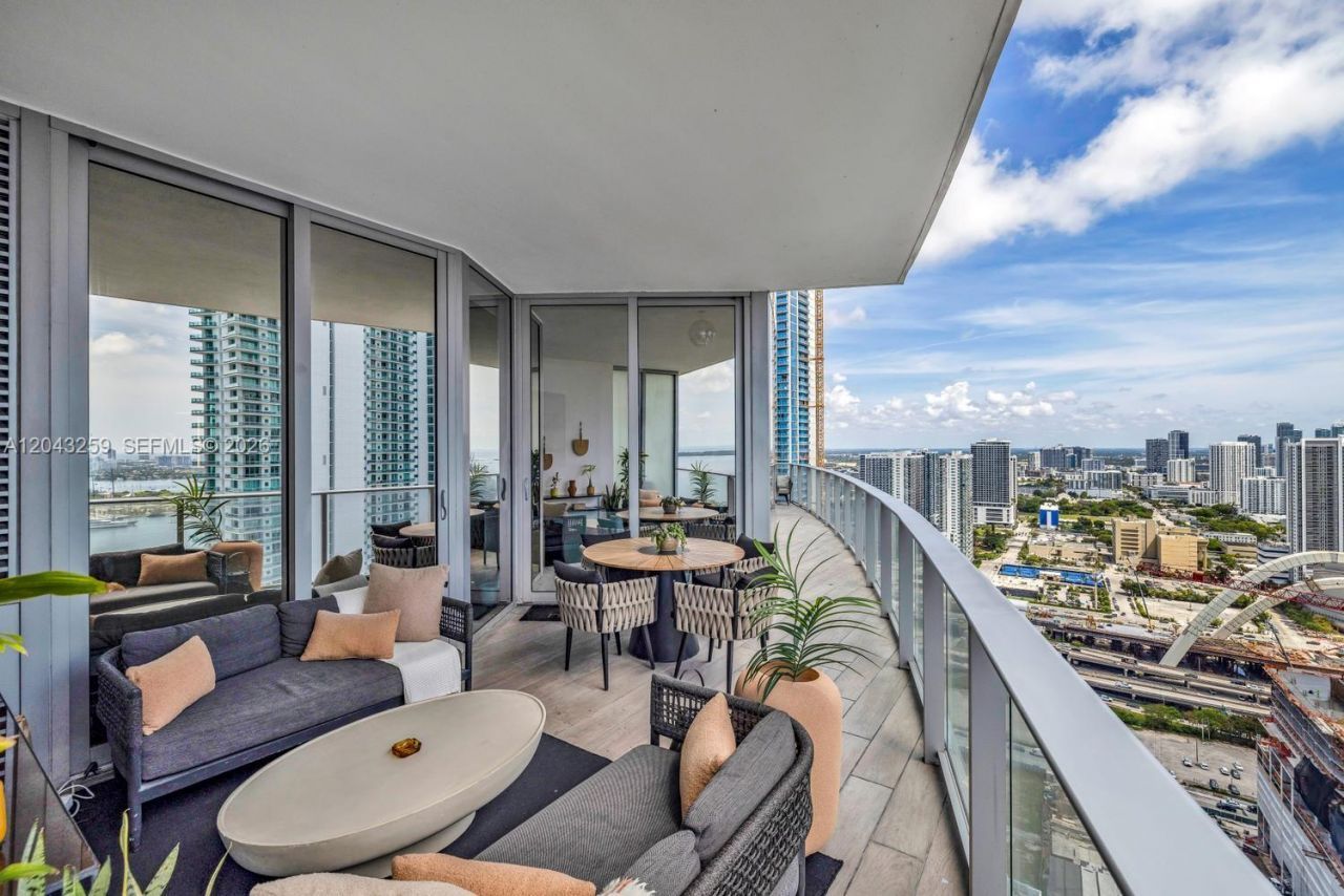 851 NE 1st Ave , Unit 3403, Miami, FL 33132 Photo