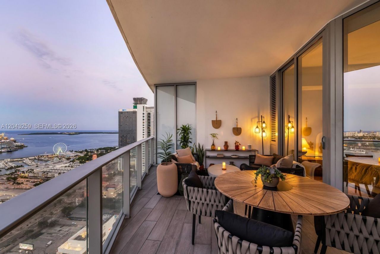 851 NE 1st Ave , Unit 3403, Miami, FL 33132 Photo