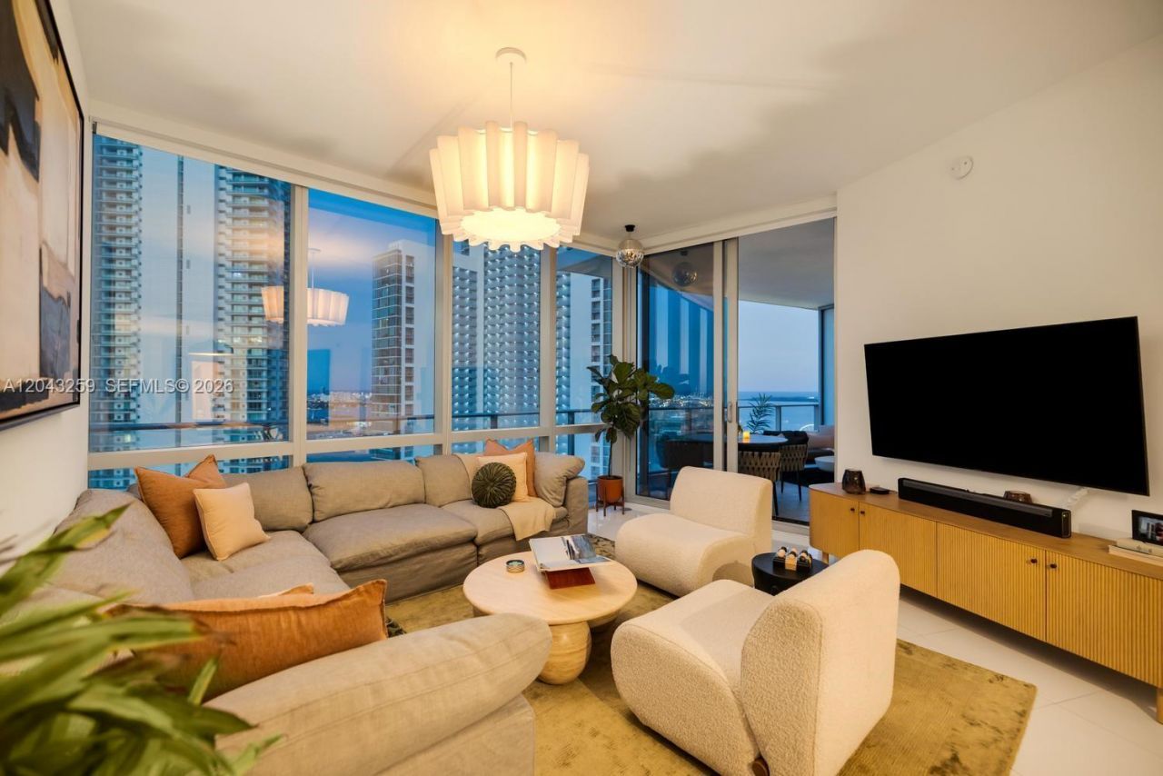 851 NE 1st Ave , Unit 3403, Miami, FL 33132 Photo