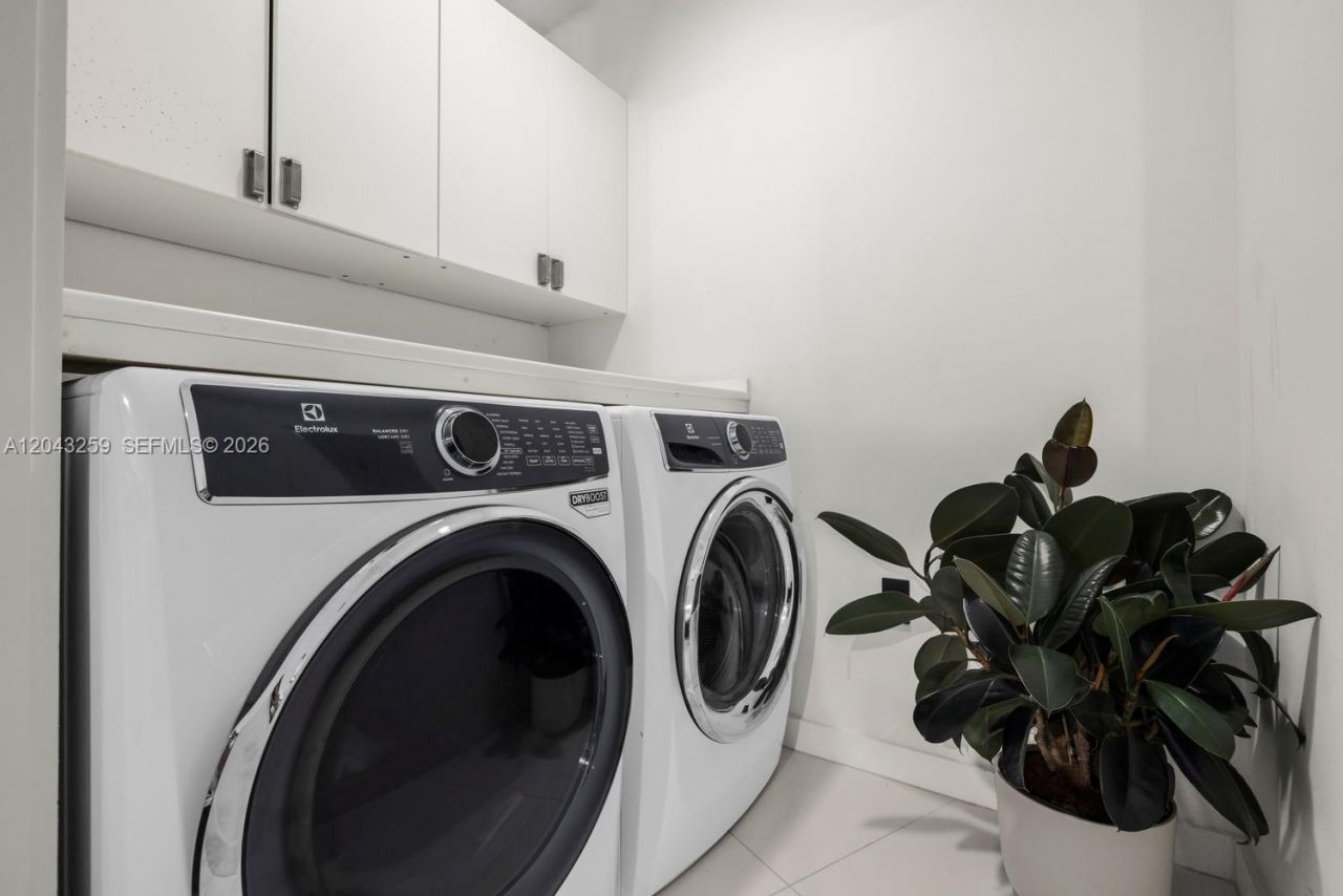 851 NE 1st Ave , Unit 3403, Miami, FL 33132 Photo