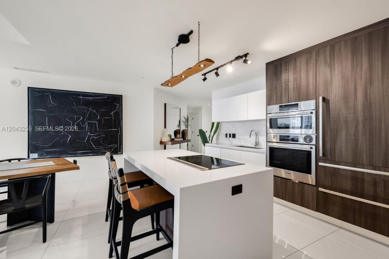 851 NE 1st Ave , Unit 3403, Miami, FL 33132 Photo