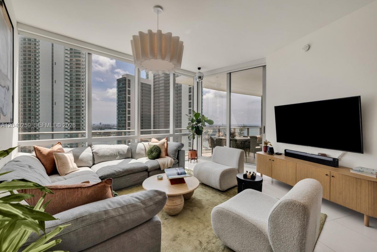851 NE 1st Ave , Unit 3403, Miami, FL 33132 Photo