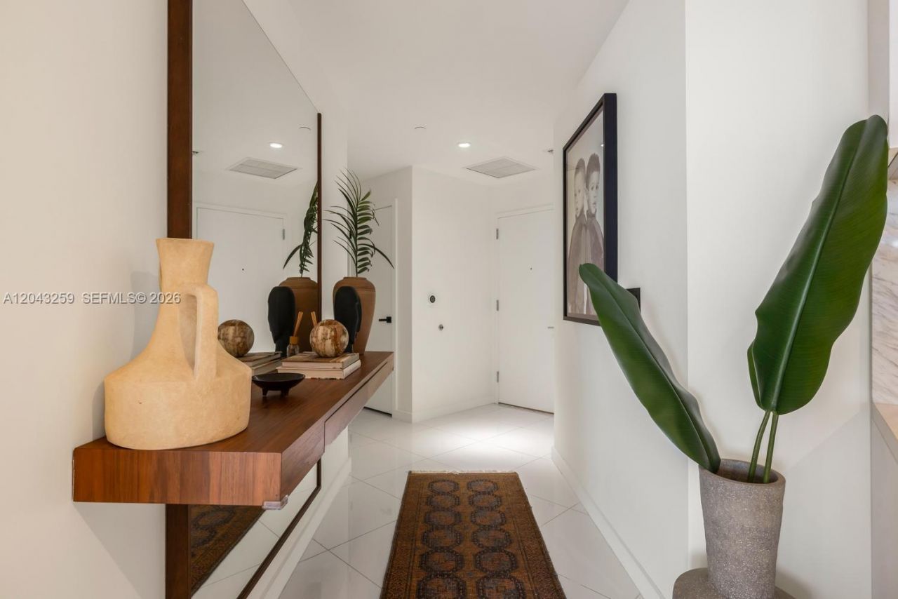 851 NE 1st Ave , Unit 3403, Miami, FL 33132 Photo