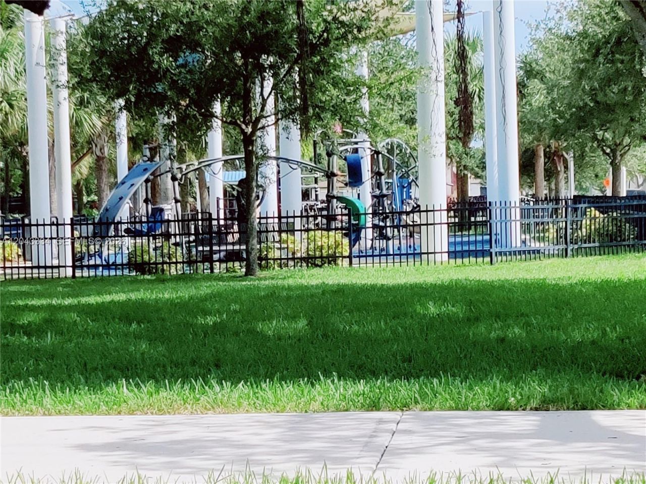 805 NW 3rd Ter , Hallandale Beach, FL 33009 Photo