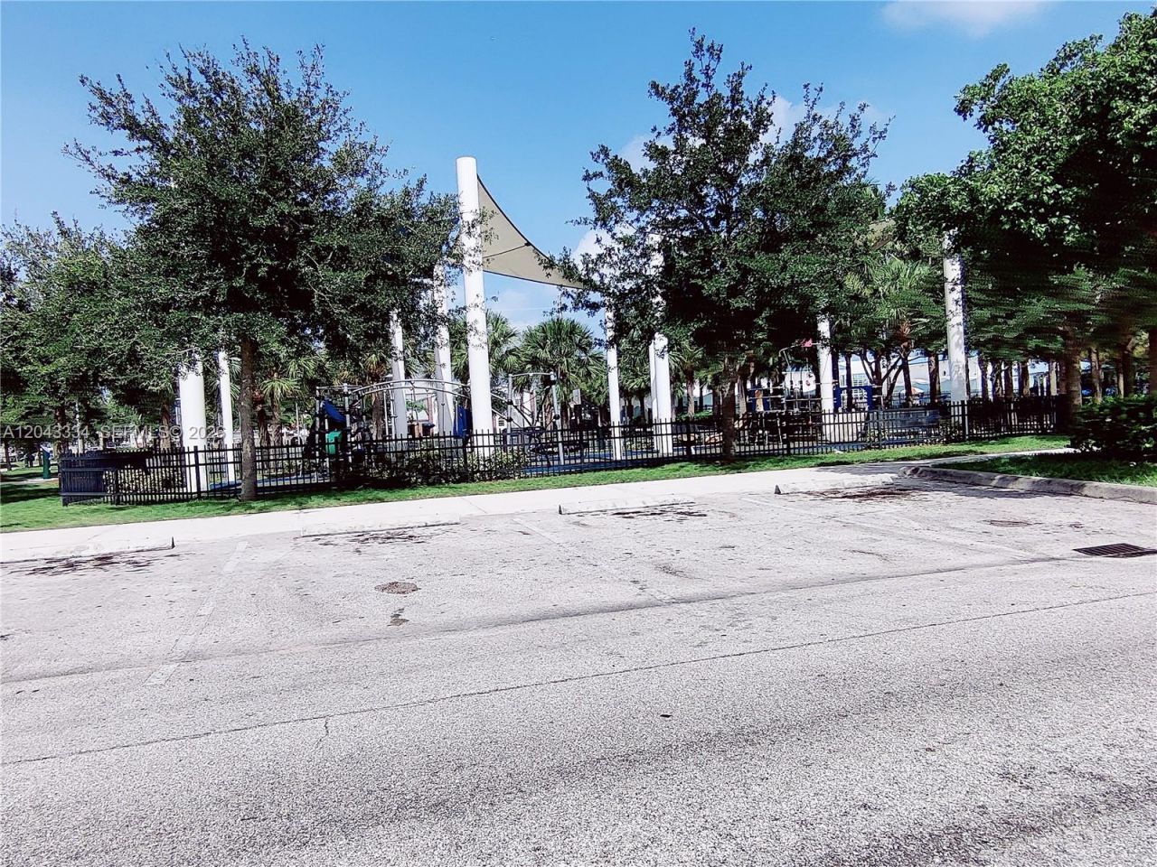 805 NW 3rd Ter , Hallandale Beach, FL 33009 Photo