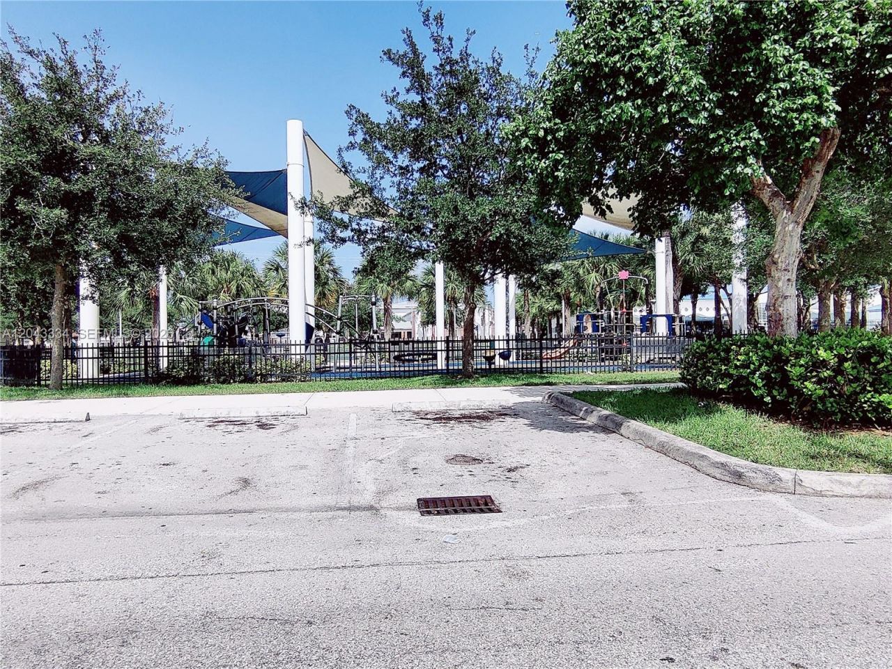 805 NW 3rd Ter , Hallandale Beach, FL 33009 Photo