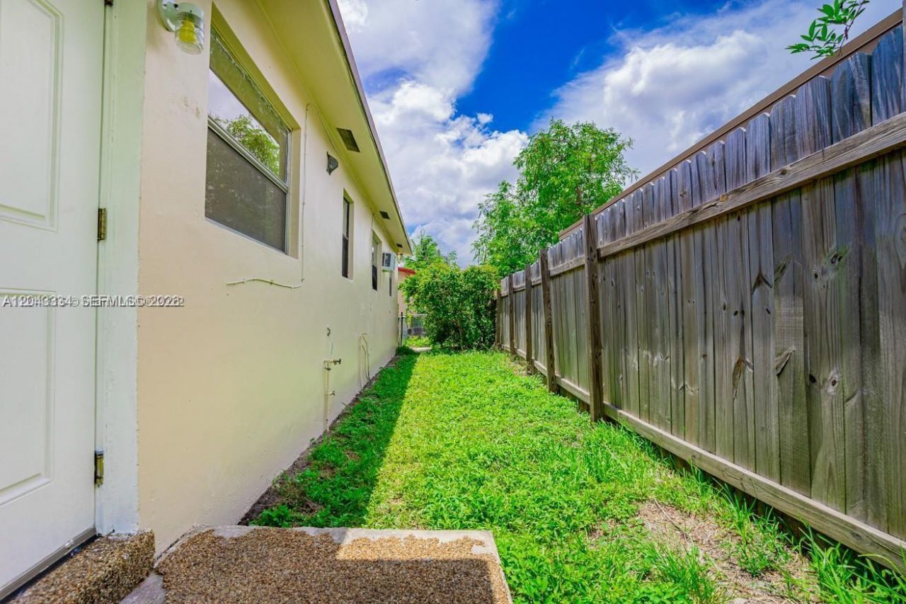 805 NW 3rd Ter , Hallandale Beach, FL 33009 Photo