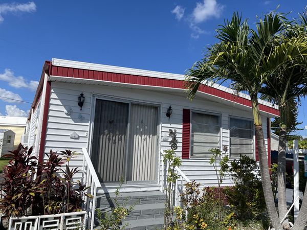 8708 SW 16th Street, Davie, FL 33324