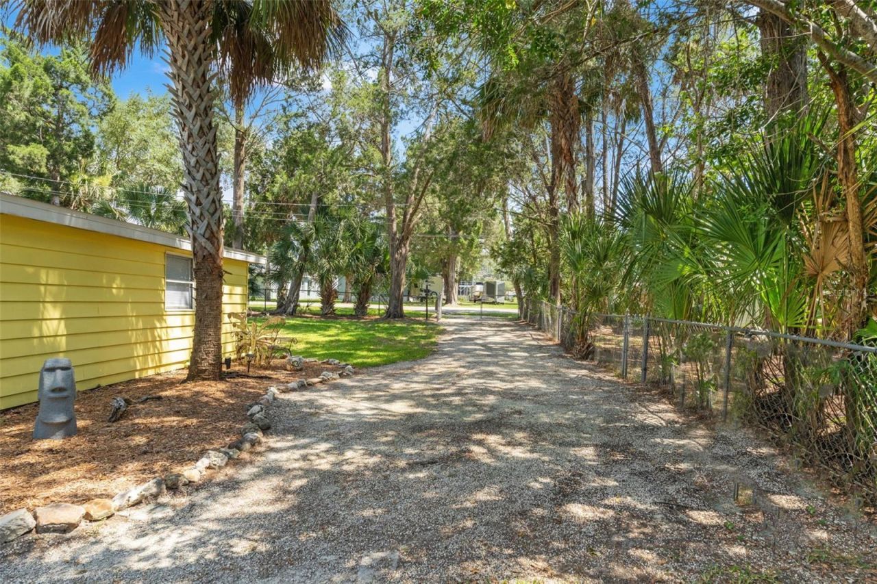 6053 Palm Creek Drive , Weeki Wachee, FL 34607 Photo