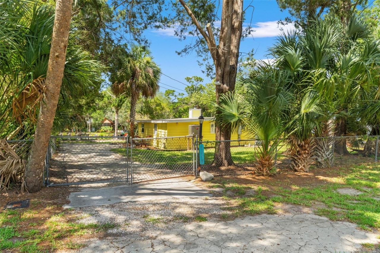 6053 Palm Creek Drive , Weeki Wachee, FL 34607 Photo