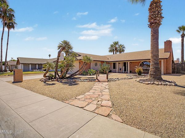 4555 W ECHO Lane, Glendale, AZ 85302