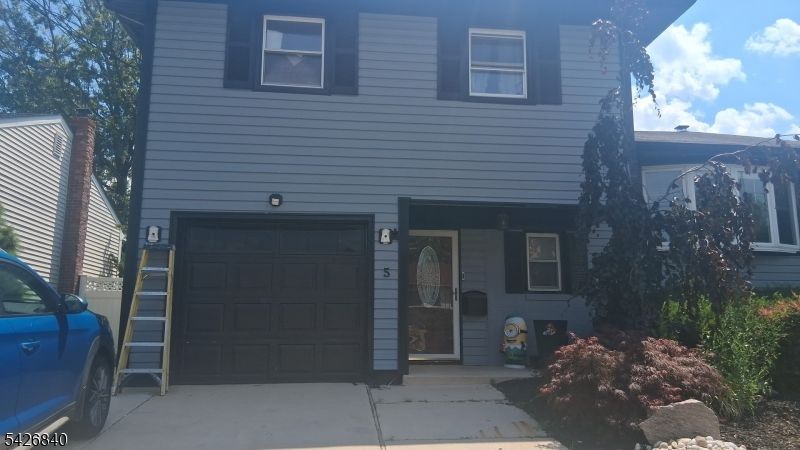 5 Sumutka Ct, Carteret, NJ 07008 Main Photo
