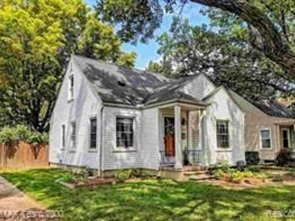 579 E Baker Avenue , Clawson, MI 48017