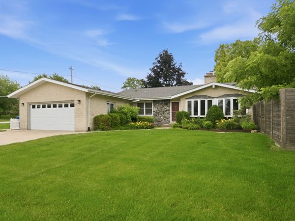 8401 W 85th Street , Hickory Hills, IL 60457