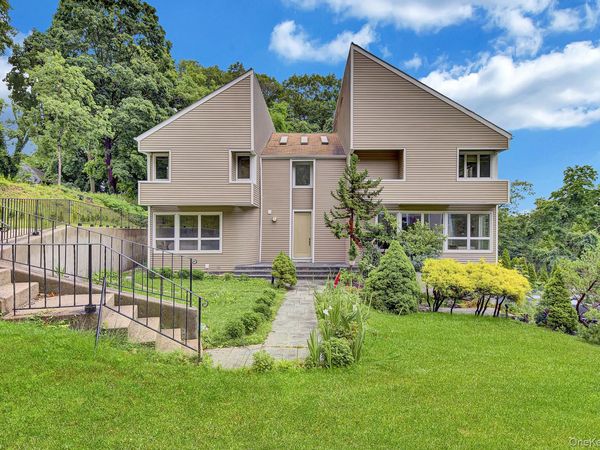 4 Verity Lane , Roslyn, NY 11576