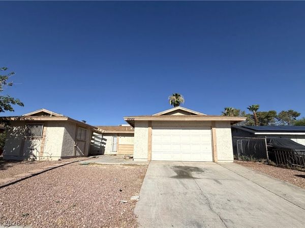 2220 La Sombra Street , Las Vegas, NV 89108