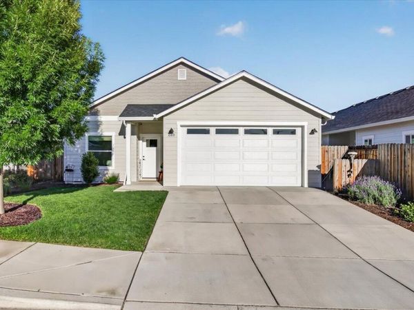 689 Heber Lane, Medford, OR 97501