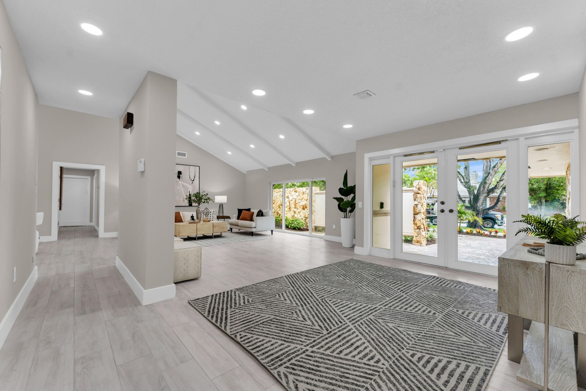6692 N Grande Drive, Boca Raton, FL 33433 Photo