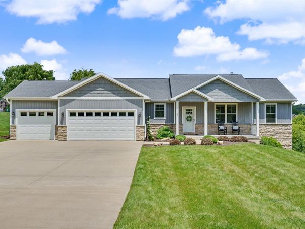 14047 Pebble Beach Drive, Dubuque, IA 52002