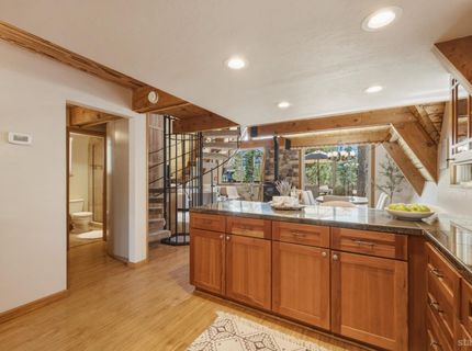 2086 Mewuk Drive, South Lake Tahoe, CA 96150 Photo
