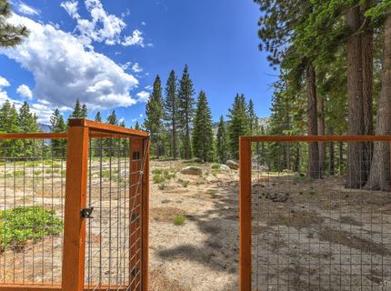 2086 Mewuk Drive, South Lake Tahoe, CA 96150 Photo