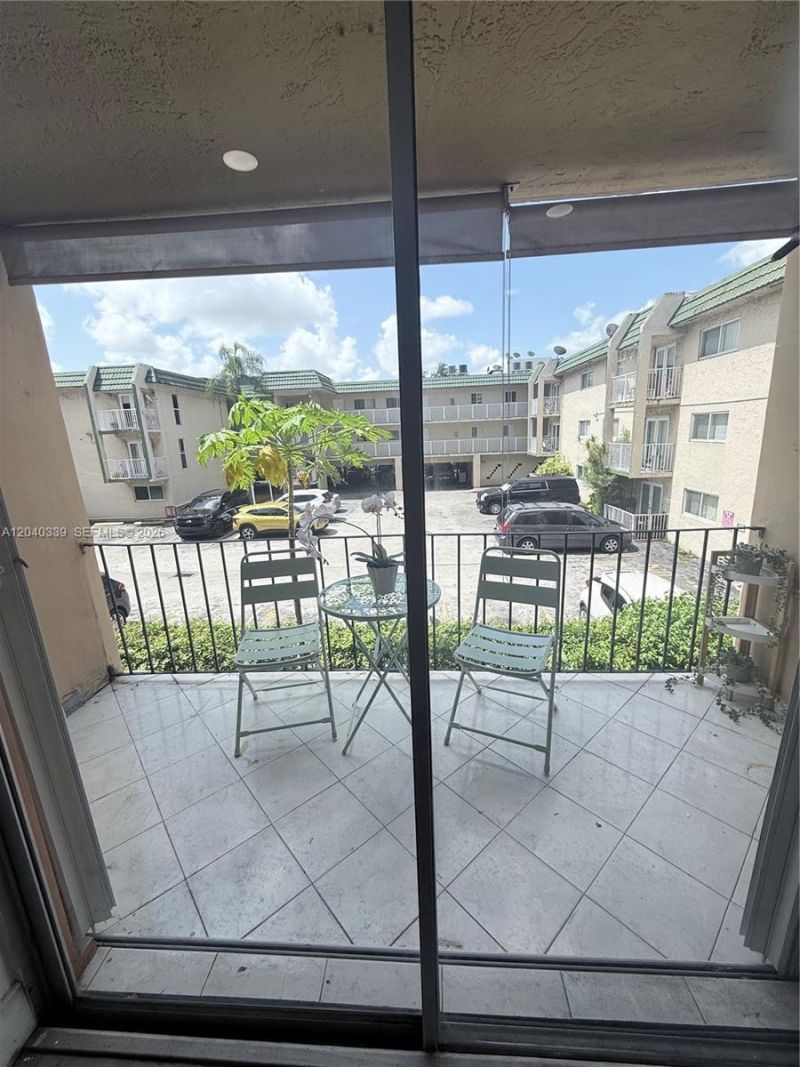 6780 W 2nd Ct, Unit 212, Hialeah, FL 33012 Photo