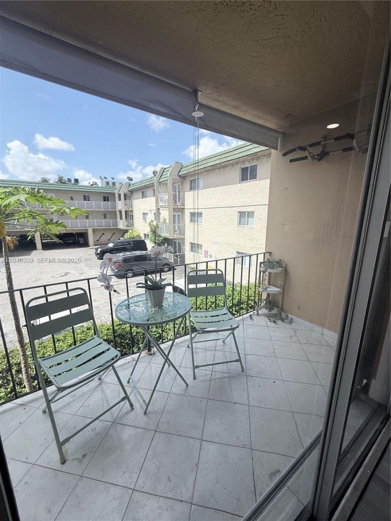 6780 W 2nd Ct, Unit 212, Hialeah, FL 33012 Photo