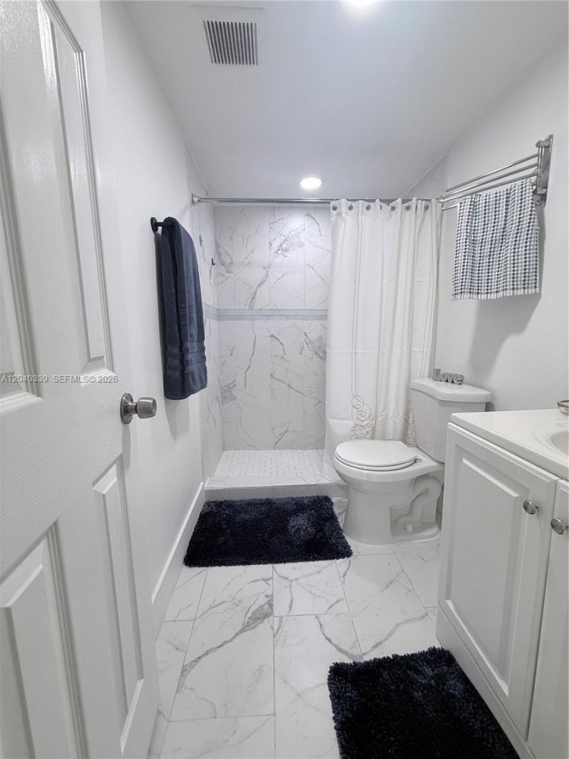 6780 W 2nd Ct, Unit 212, Hialeah, FL 33012 Photo