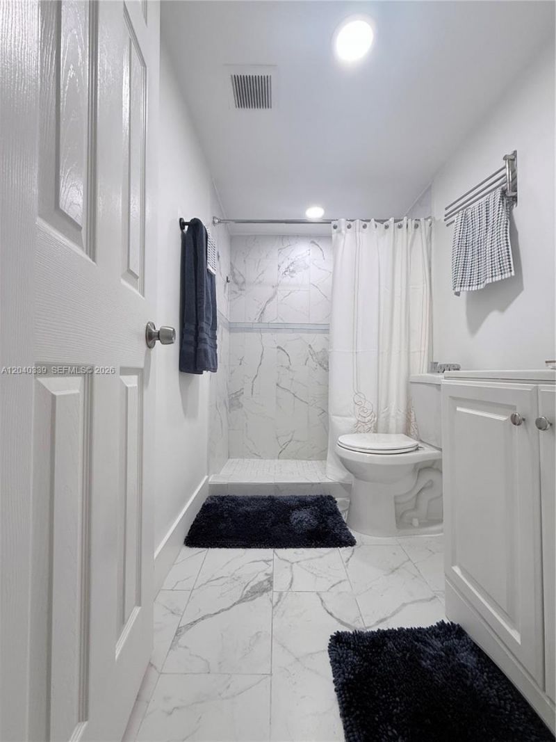 6780 W 2nd Ct, Unit 212, Hialeah, FL 33012 Photo