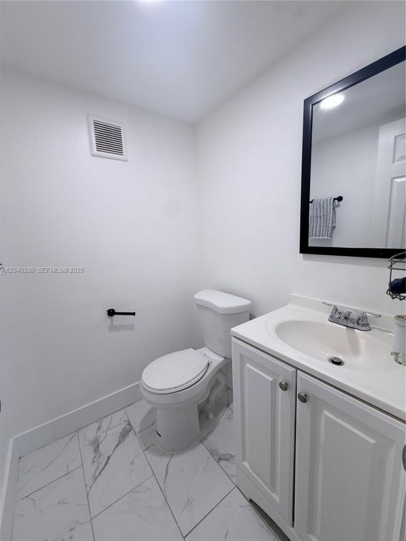 6780 W 2nd Ct, Unit 212, Hialeah, FL 33012 Photo